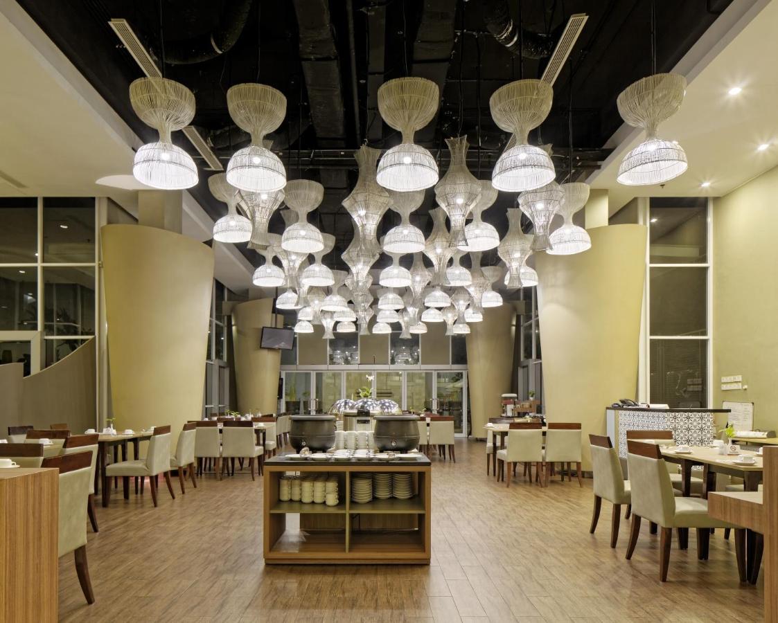 Howard Johnson By Wyndham Pekalongan Εξωτερικό φωτογραφία