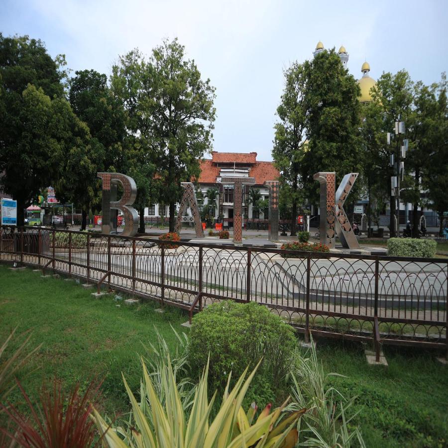 Howard Johnson By Wyndham Pekalongan Εξωτερικό φωτογραφία
