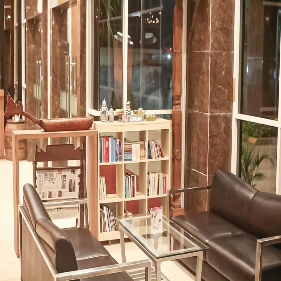 Howard Johnson By Wyndham Pekalongan Εξωτερικό φωτογραφία