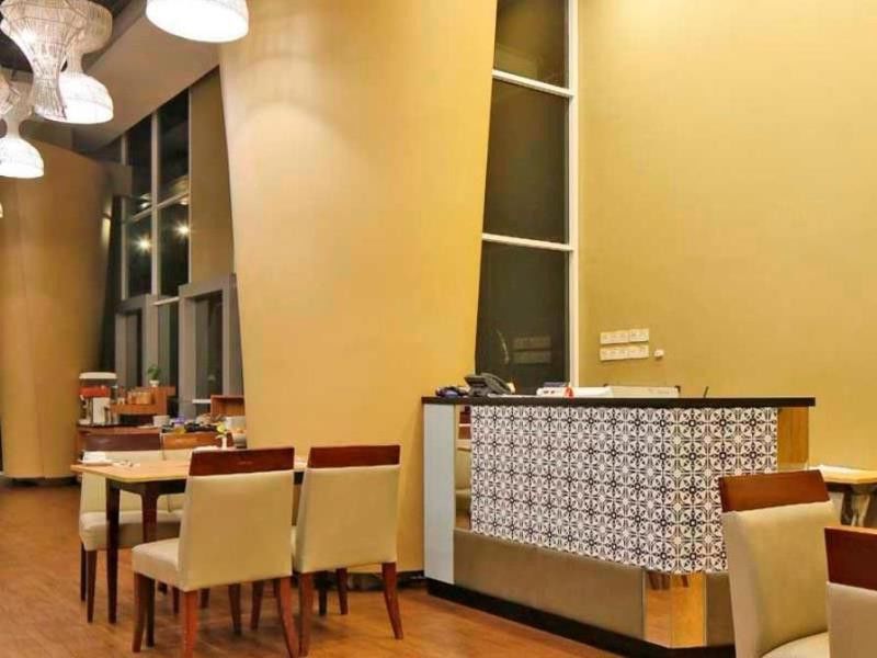 Howard Johnson By Wyndham Pekalongan Εξωτερικό φωτογραφία